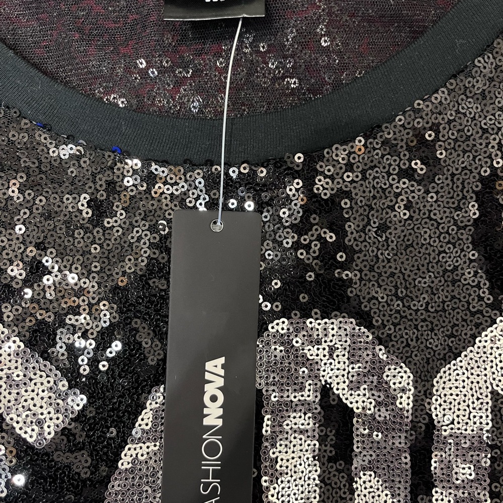 AC/DC Black Sequin Crop Top with Red '80'. Oversized…. - Picture 4 of 4